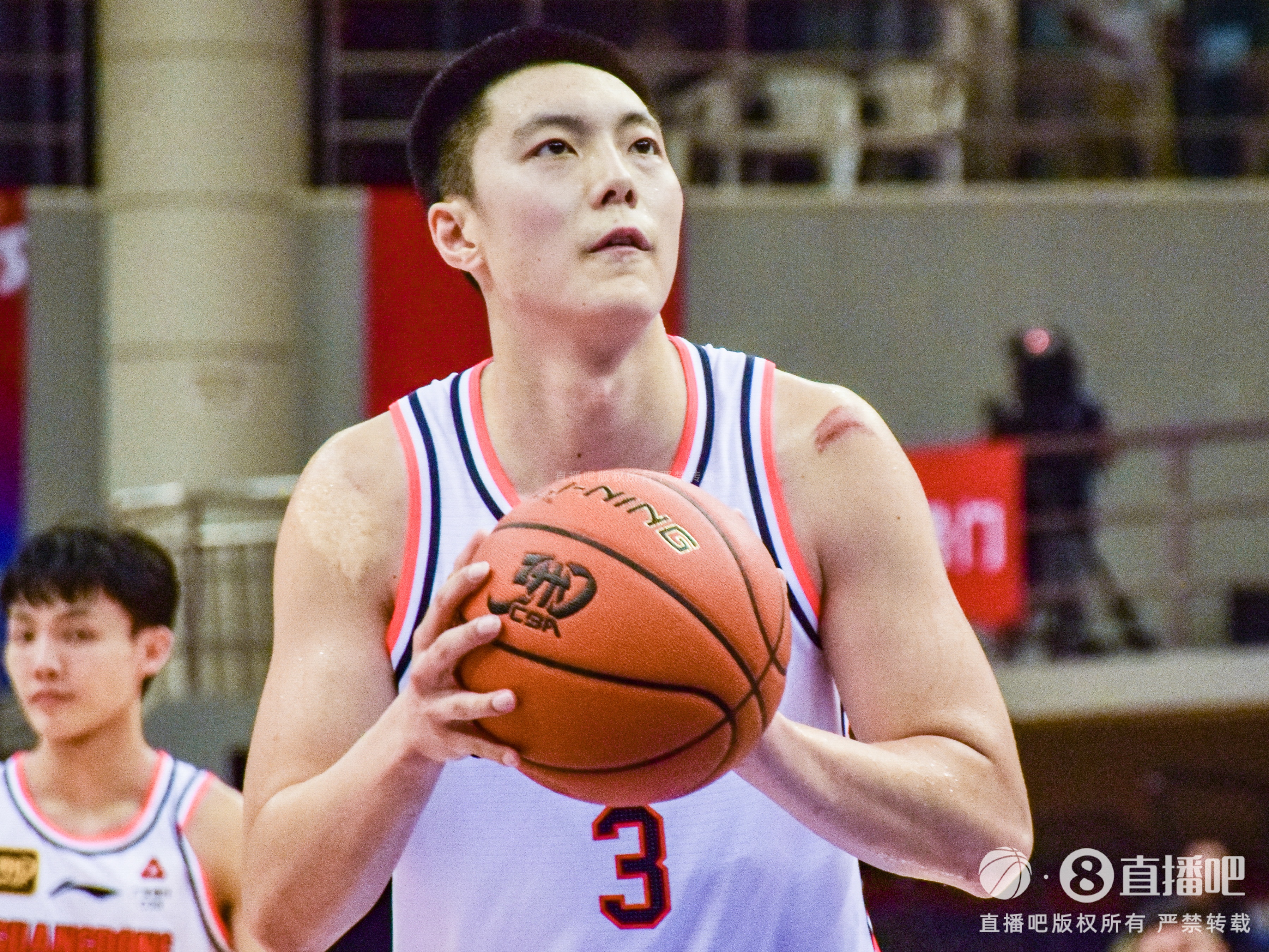 因肩傷休戰(zhàn)三個月！導演：胡明軒今晚復出出戰(zhàn)遼粵大戰(zhàn)